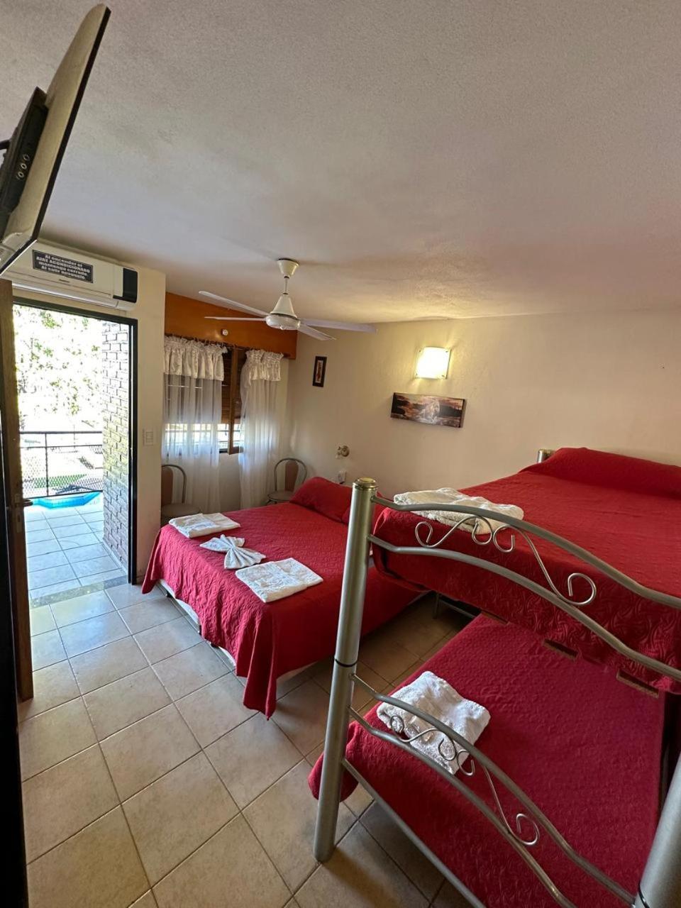 Hotel Carlos Paz วิญาการ์ลอสปาซ ภายนอก รูปภาพ