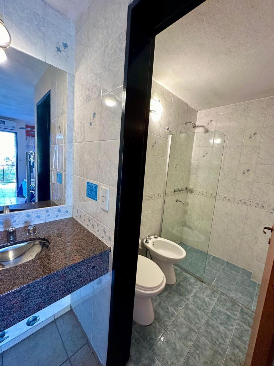 Hotel Carlos Paz วิญาการ์ลอสปาซ ภายนอก รูปภาพ