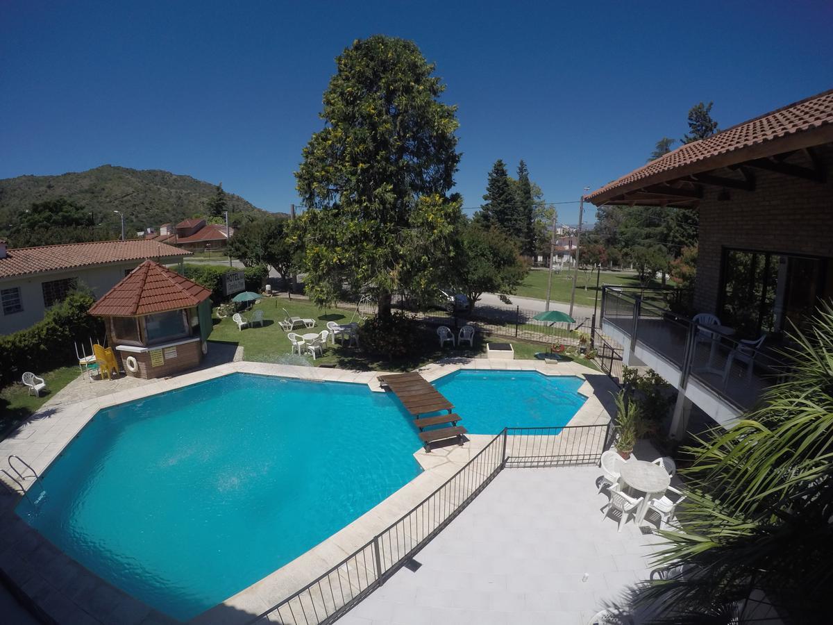Hotel Carlos Paz วิญาการ์ลอสปาซ ภายนอก รูปภาพ