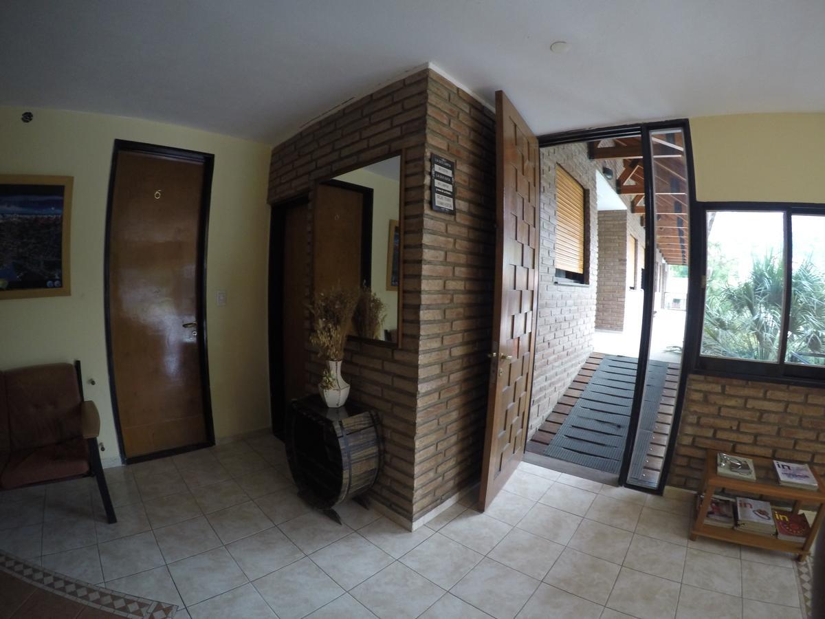 Hotel Carlos Paz วิญาการ์ลอสปาซ ภายนอก รูปภาพ