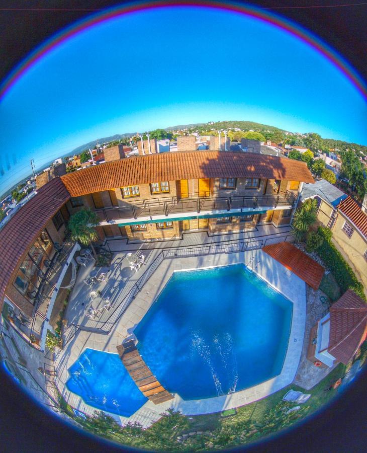 Hotel Carlos Paz วิญาการ์ลอสปาซ ภายนอก รูปภาพ