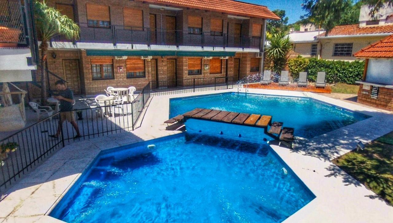 Hotel Carlos Paz วิญาการ์ลอสปาซ ภายนอก รูปภาพ