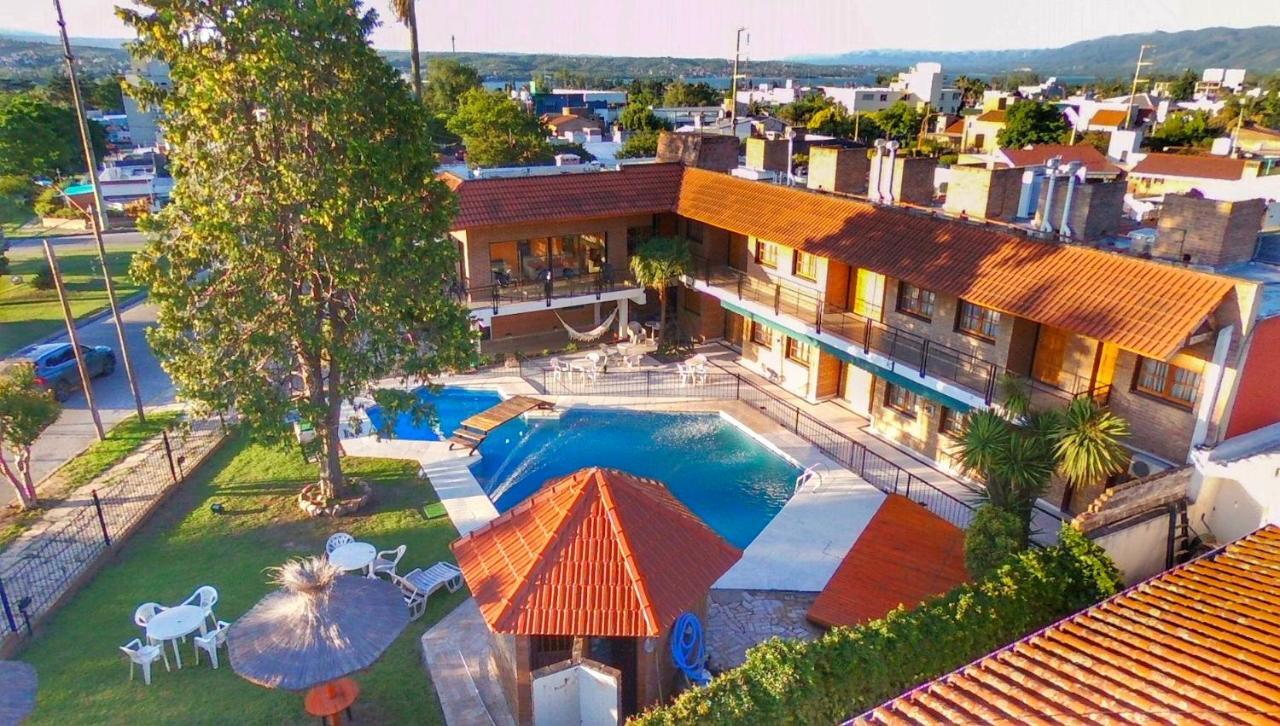 Hotel Carlos Paz วิญาการ์ลอสปาซ ภายนอก รูปภาพ