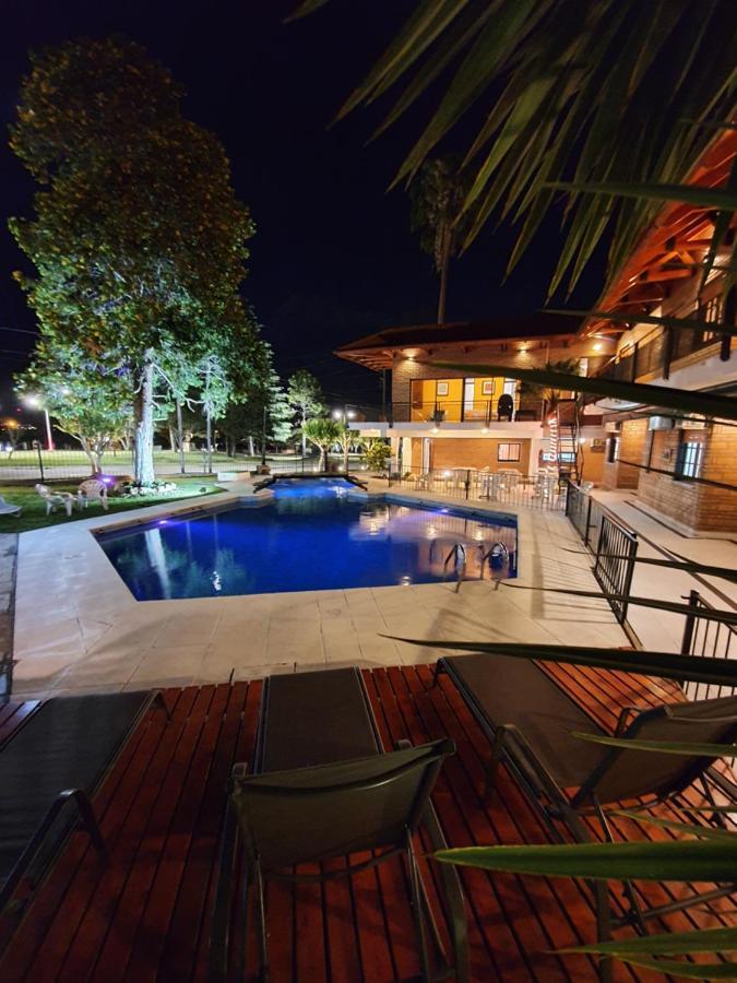Hotel Carlos Paz วิญาการ์ลอสปาซ ภายนอก รูปภาพ