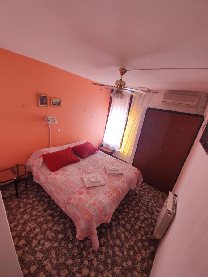 Hotel Carlos Paz วิญาการ์ลอสปาซ ภายนอก รูปภาพ
